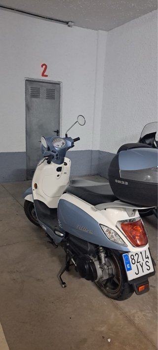 Scooter SYM Azul y Blanco