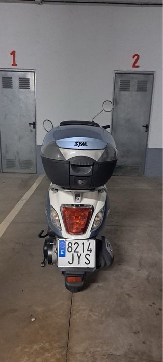 Scooter SYM Azul y Blanco