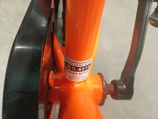 Bicicleta infantil naranja para niño de 5 a 8 años