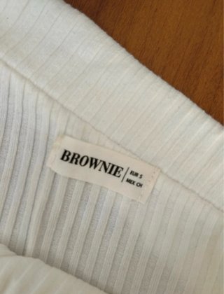 Top Brownie blanco asimétrico