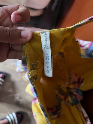 Mono corto floral amarillo