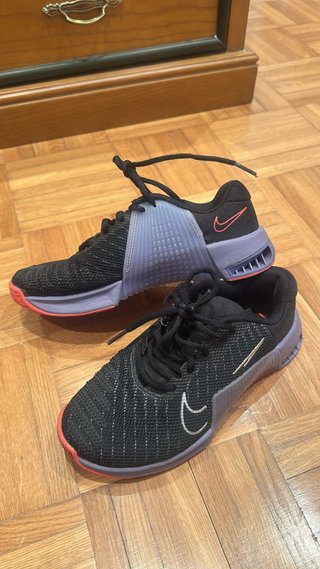 Nike Playera Negra y Morada