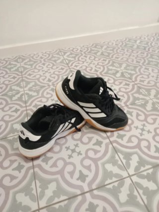 Zapatillas Adidas Ligra Negras y Blancas