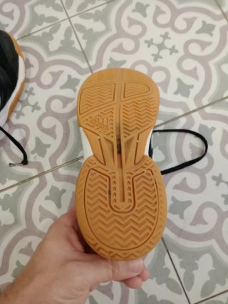 Zapatillas Adidas Ligra Negras y Blancas
