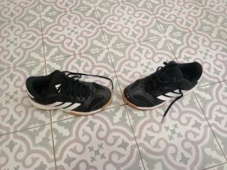 Zapatillas Adidas Ligra Negras y Blancas