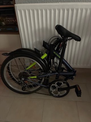 Bicicleta BTWIN plegable poco uso. Incluye candado