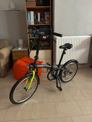 Bicicleta BTWIN plegable poco uso. Incluye candado