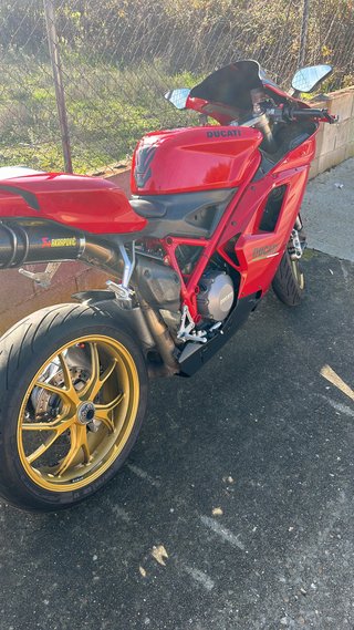 Ducati 848 Roja y Dorada