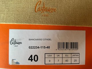 Alpargatas cuña azul y beige Marca CASTAÑER