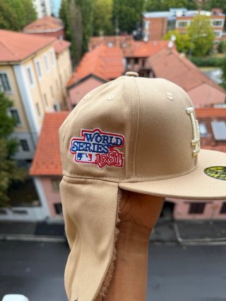 Cappello New Era LA Beige con paraorecchie