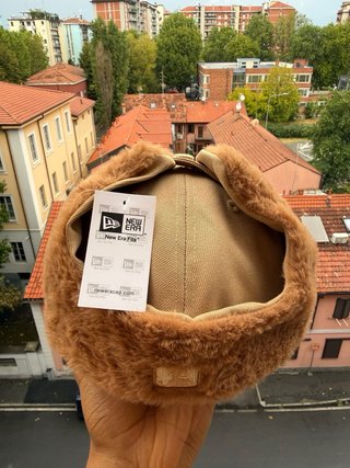 Cappello New Era LA Beige con paraorecchie