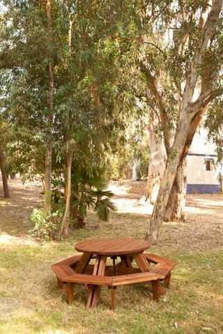 Mesa de picnic redonda de madera