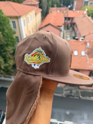 Cappello New Era NY Marrone con paraorecchie