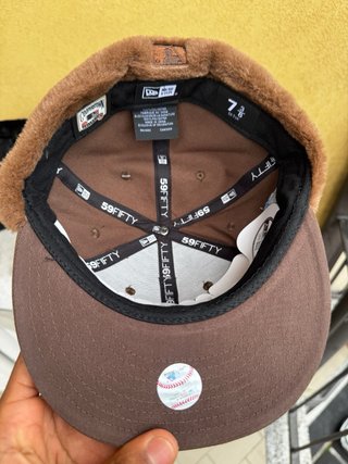 Cappello New Era NY Marrone con paraorecchie