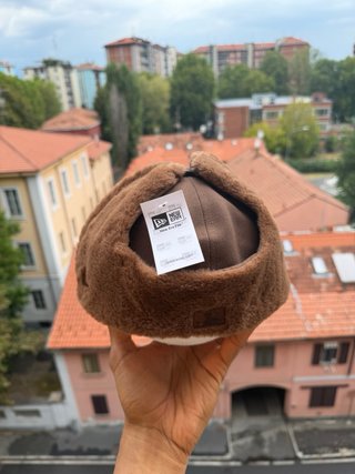 Cappello New Era NY Marrone con paraorecchie