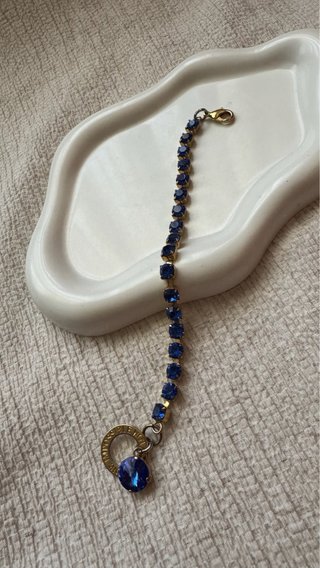 Bracciale dorato con cristalli blu