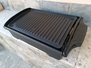 Plancha Eléctrica Portátil Negra.