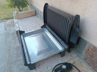 Plancha Eléctrica Portátil Negra.