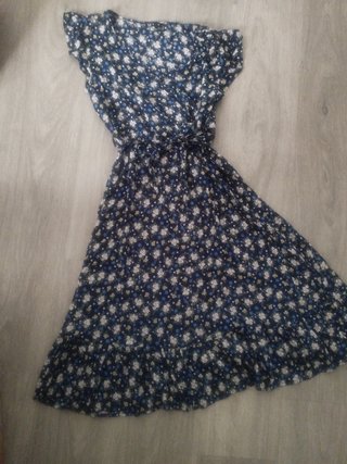 Vestido floral azul y blanco