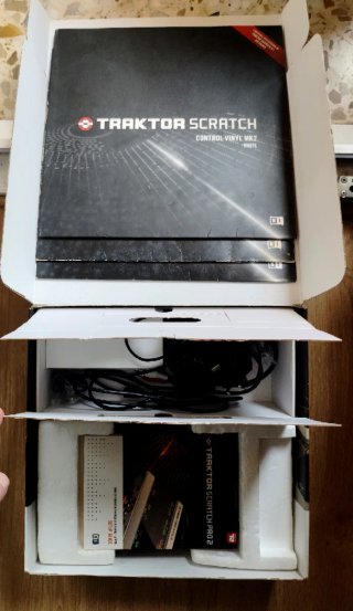 Traktor Scratch Pro 2 + Audio 10 + Control Vinyl