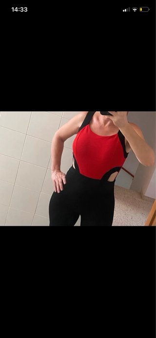 Mono largo negro y rojo