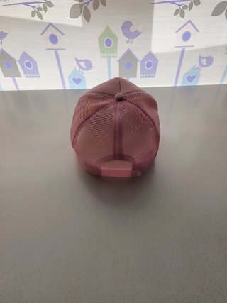 Gorra rosa niña con letra M