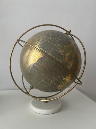 Globo terráqueo. Nuevo cuesta 30€. Maison du Monde
