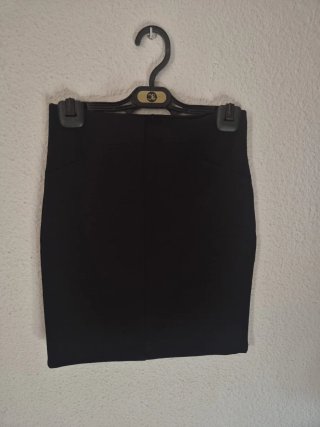 Falda tubo negra Stradivarius Talla L