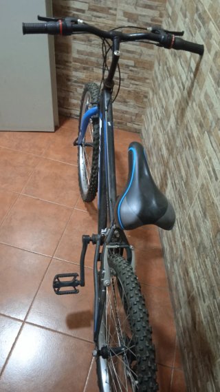 Bicicleta Montaña 24 Azul y Negra y casco