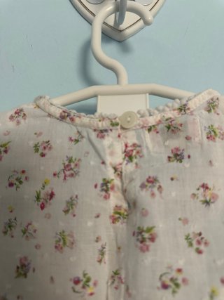 Camisa niña flores blancas y rosas