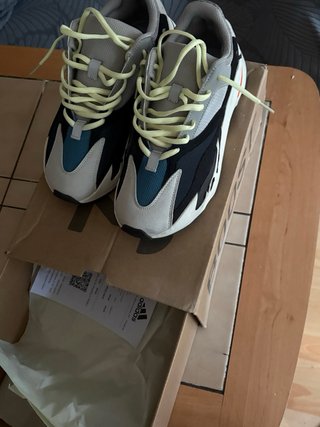 Adidas Yeezy 700