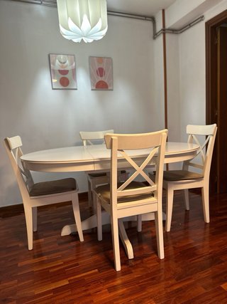 Mesa redonda extensible IKEA INGATORP + 4 sillas
