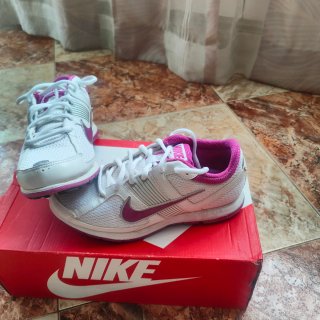 Zapatillas Nike Blancas y Rosas