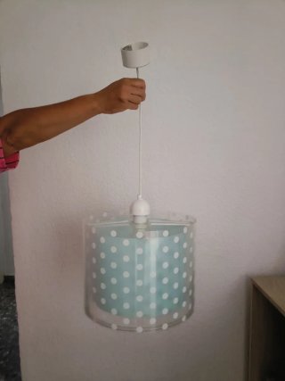 Lámpara de techo infantil lunares