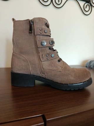 Botines Beige/Marrón con Tachuelas