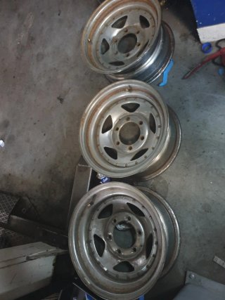 Llantas de aluminio desplazadas