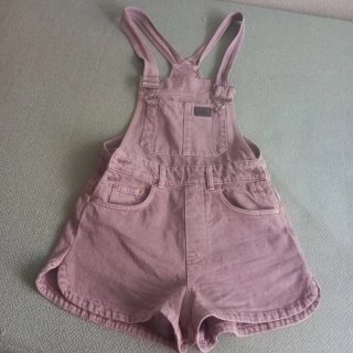 Lote 5 Pantalones Vaqueros. Petos y camisa.