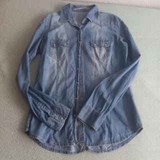 Lote 5 Pantalones Vaqueros. Petos y camisa.