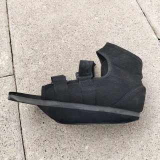Zapato ortopédico postquirúrgico