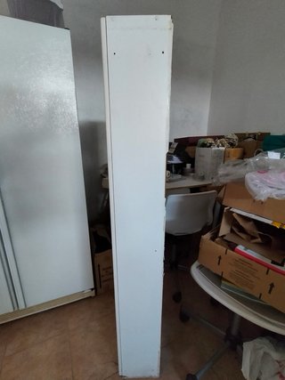 Armario de madera blanco