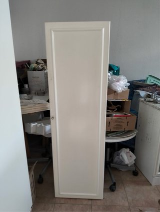 Armario de madera blanco