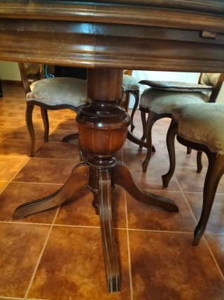 Mesa y seis sillas estilo Luis XV