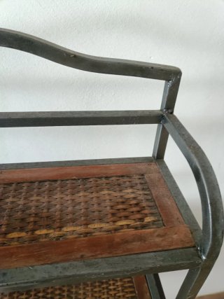 Scaffale rustico in ferro battuto e legno invecchiato