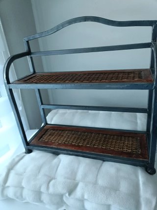 Scaffale rustico in ferro battuto e legno invecchiato