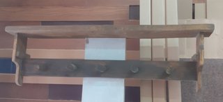 Perchero con estantería de madera maciza