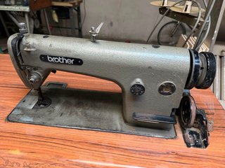 Máquina de coser industrial Brother DB2-B714-5