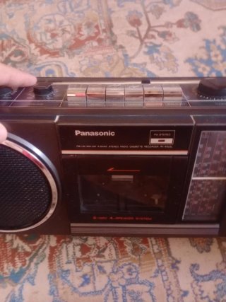 Radio cassette portátil vintage o boombox RX-4933L