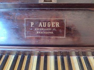 Piano de pared principios siglo XX