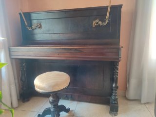 Piano de pared principios siglo XX