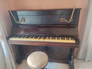 Piano de pared principios siglo XX